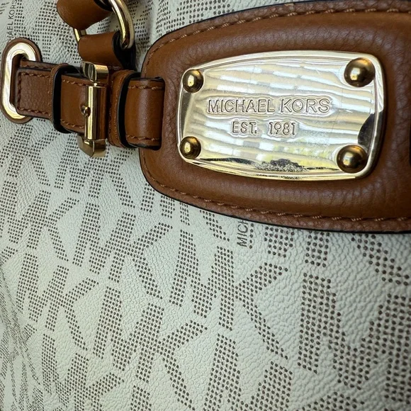 Michael Kors Cream and Brown Hamilton Tote Bag with wallet - Picture 3 of 12